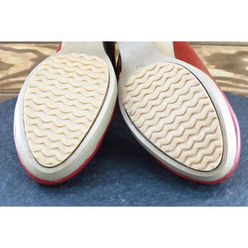 Rewind Me and‎ Forever Size Medium Red Round Toe Platform Leather